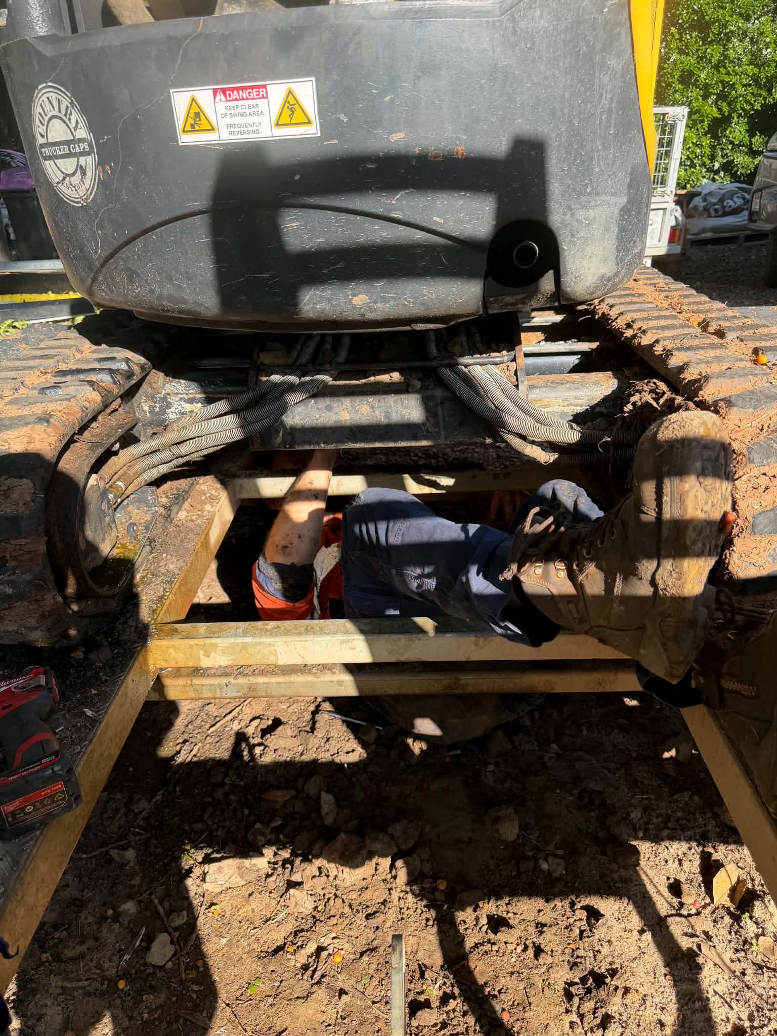 Mobile excavator repairs on the Sunshine Coast