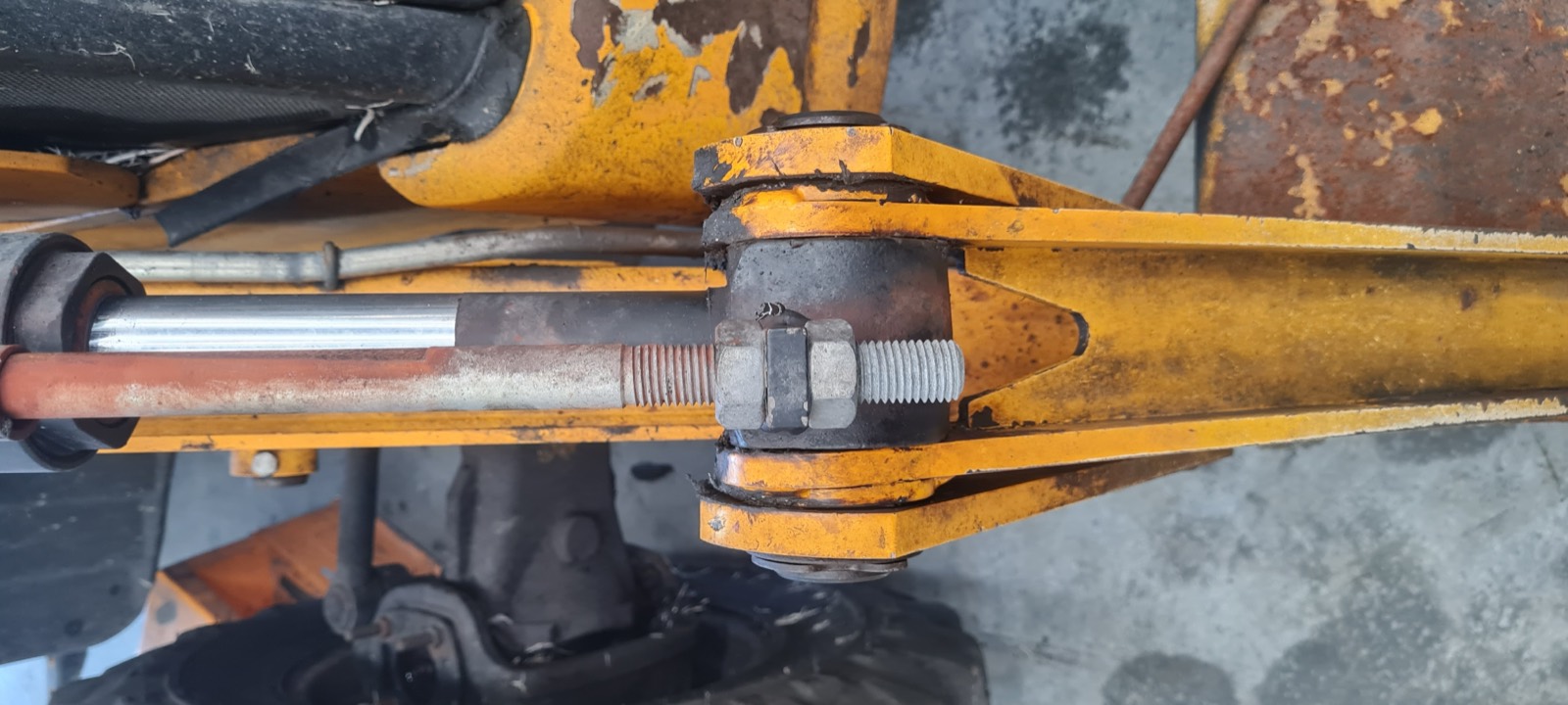 JCB loader cylinder and linkage repair on the Sunshine Coast